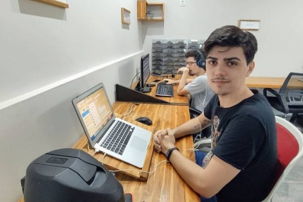 Colaboradores da Weeke em momento de integração