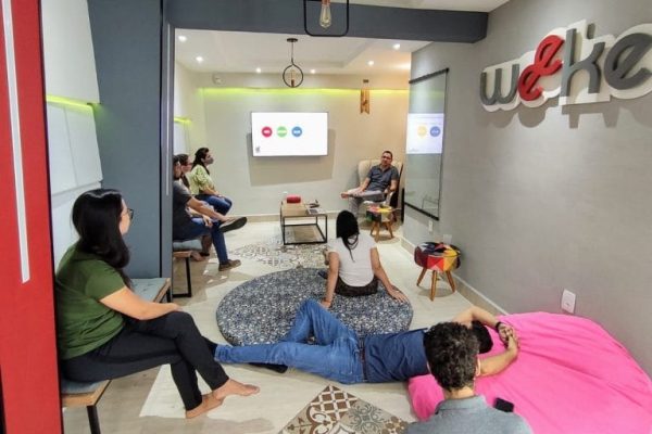 Time Weeke reunido em confraternização
