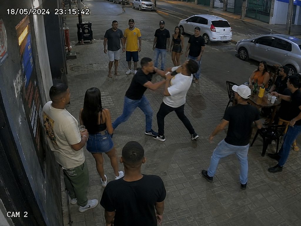 Câmera identificando comportamento agressivo em espaço público